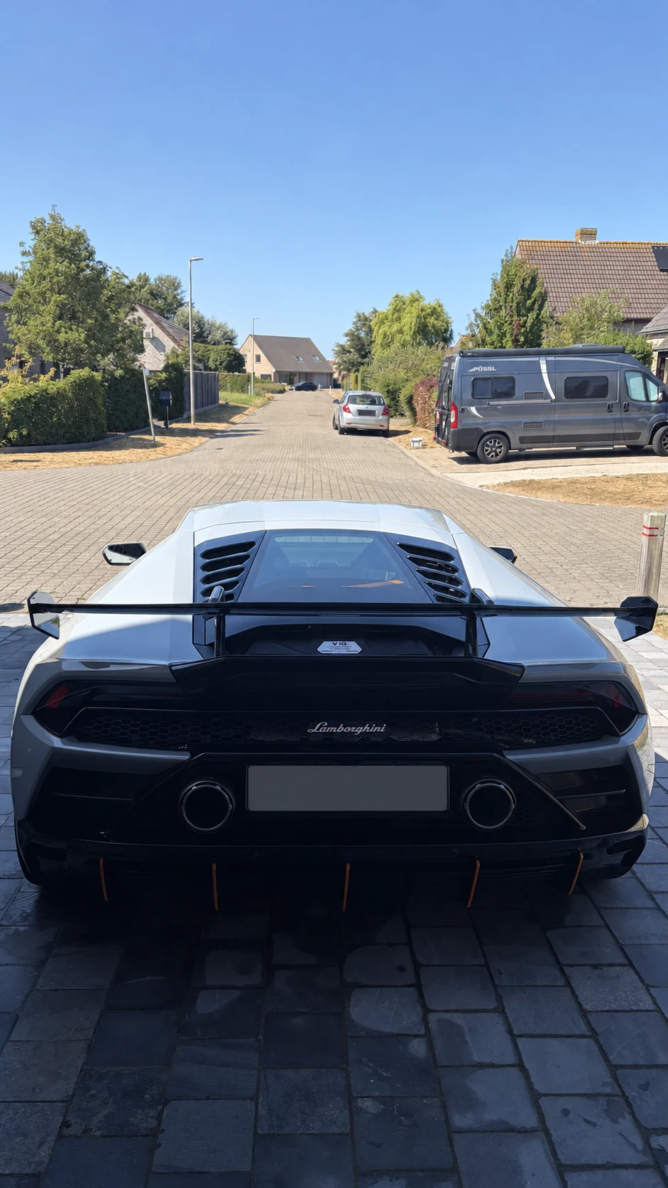 Achterkant van de Lamborghini na de buitenwas